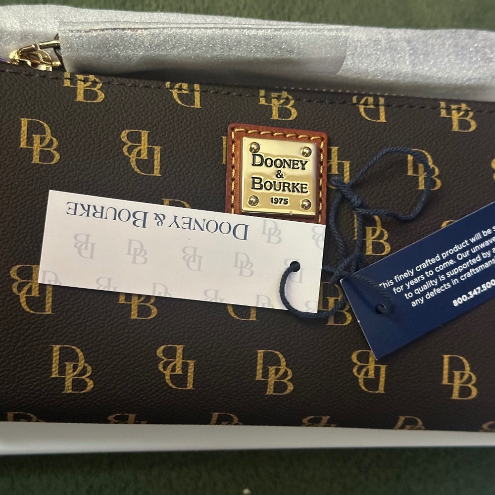 Dooney & Bourke Brown Zip Around Wristlet NWT - Picture 10 of 15